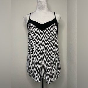 H&M Spaghetti V Neck shirt